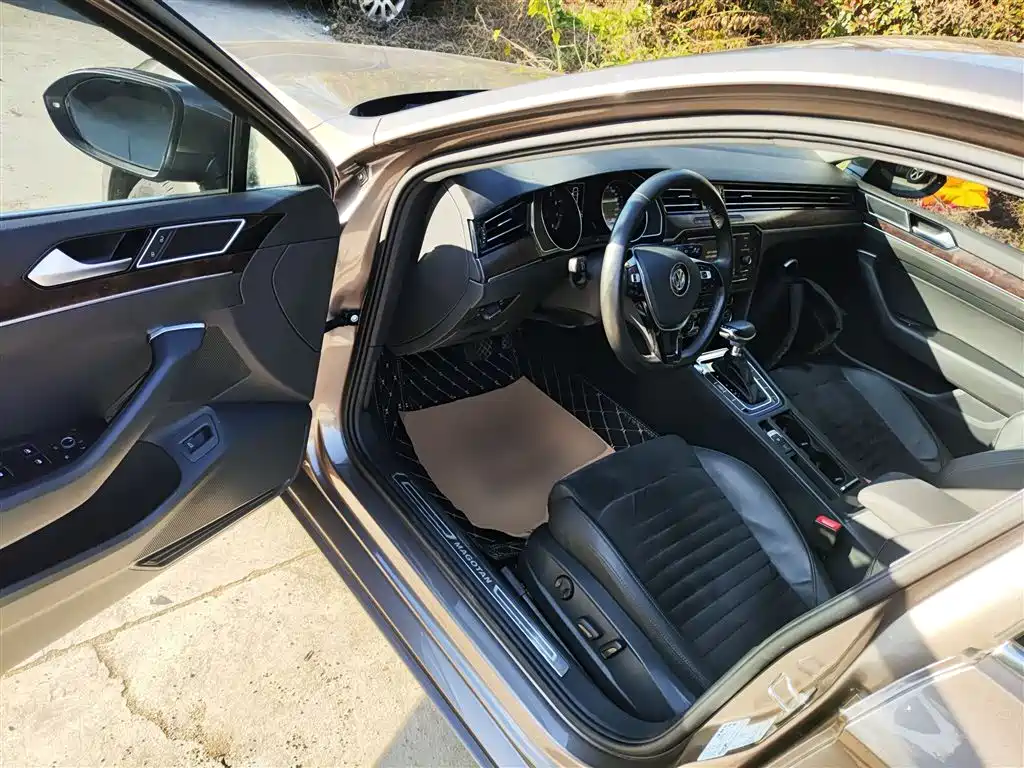 Volkswagen Magotan 2018 330TSI DSG Luxury фото 16