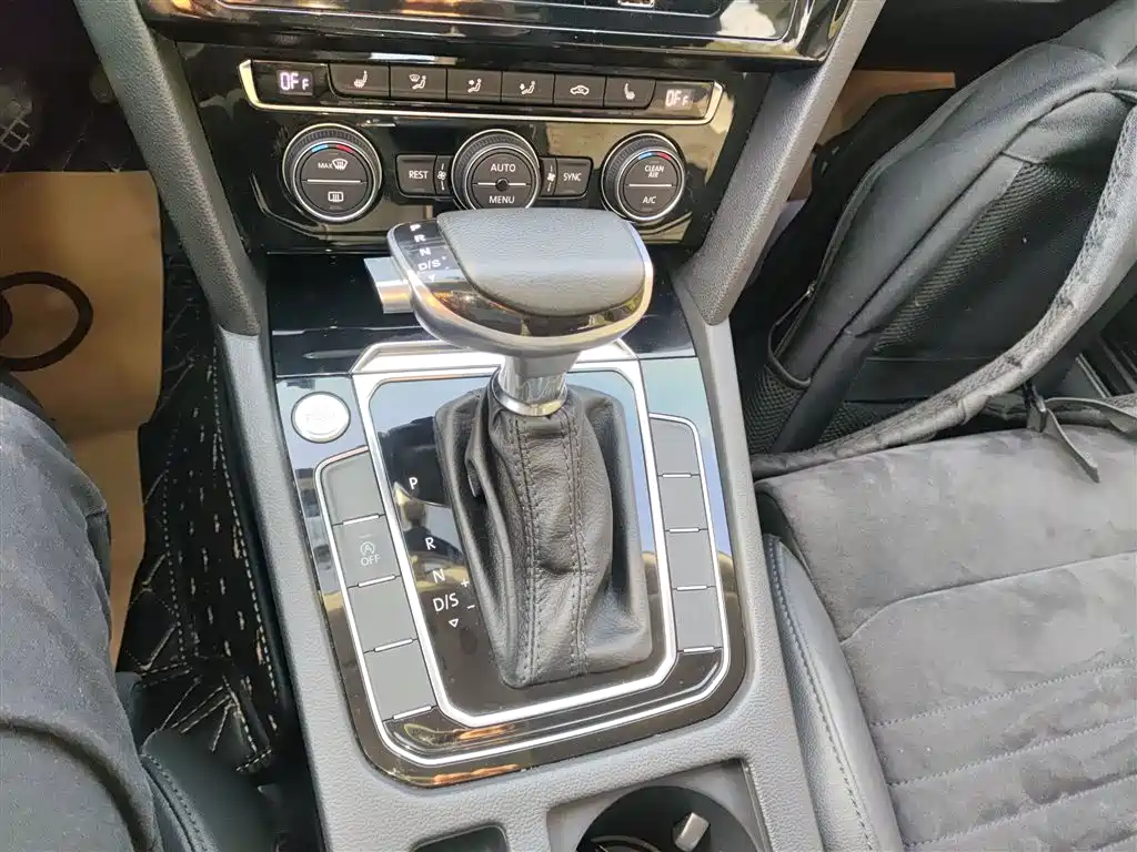 Volkswagen Magotan 2018 330TSI DSG Luxury фото 14