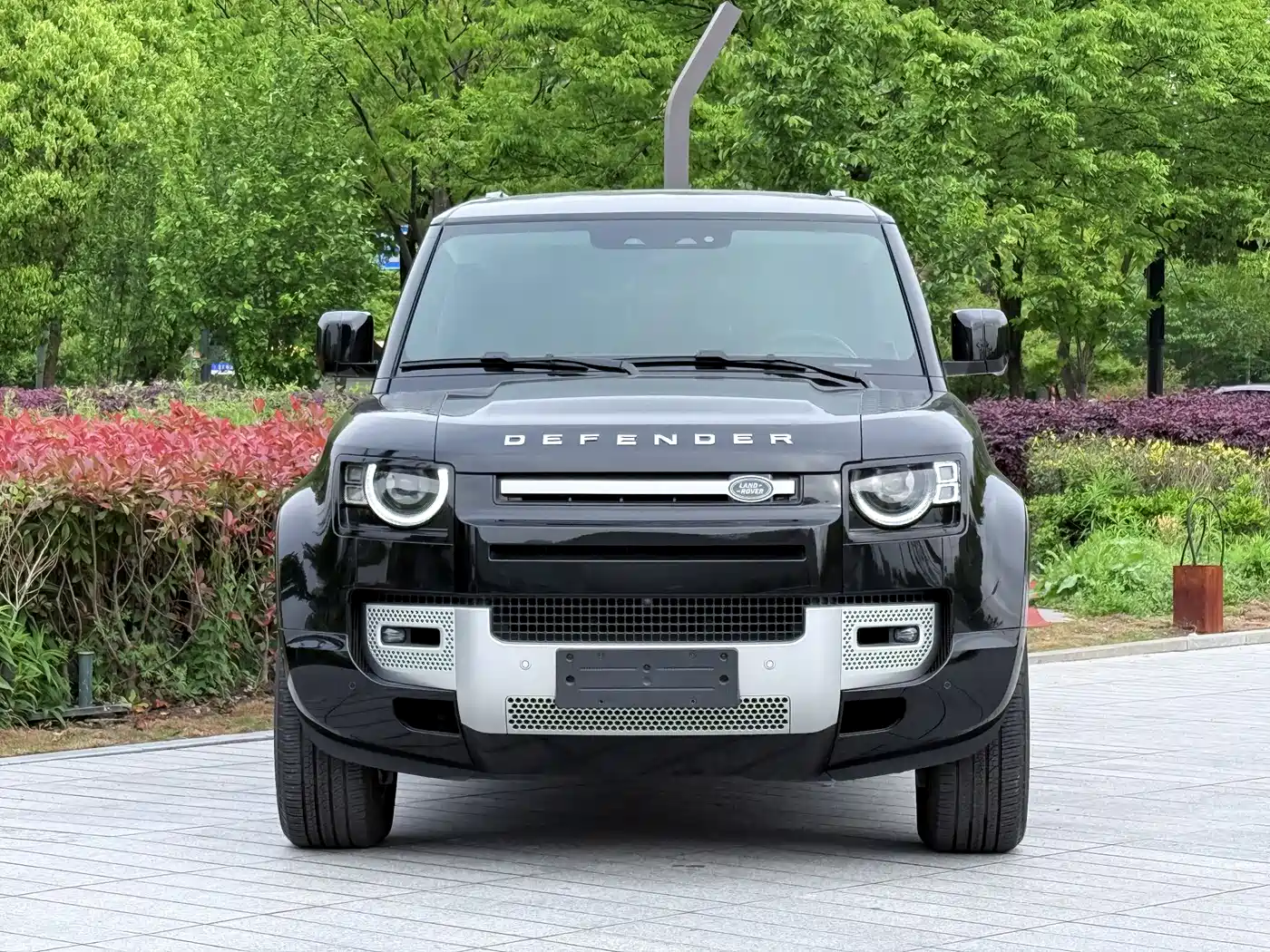 Land Rover Defender 2024 110 3.0T P400 XS фото 2