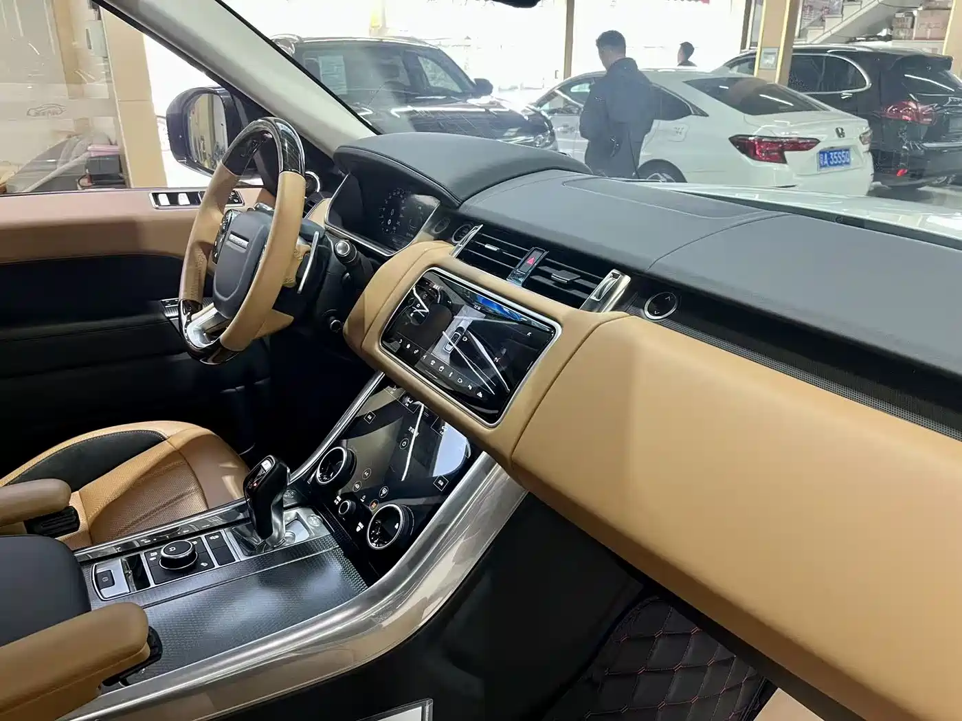 Land Rover Range Rover Sport 2021 3.0 L6 Gloss Black Edition фото 17