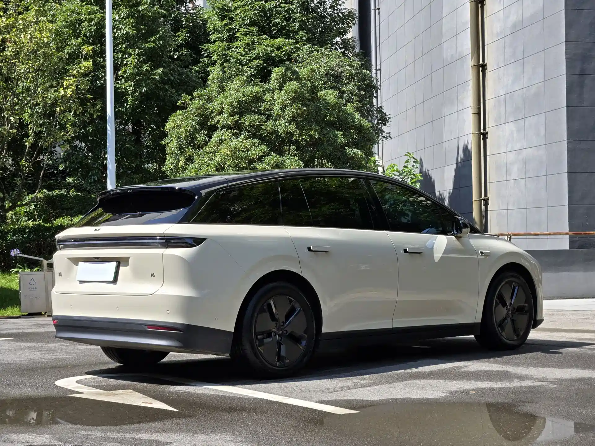 Photo 5 - Li Auto i6