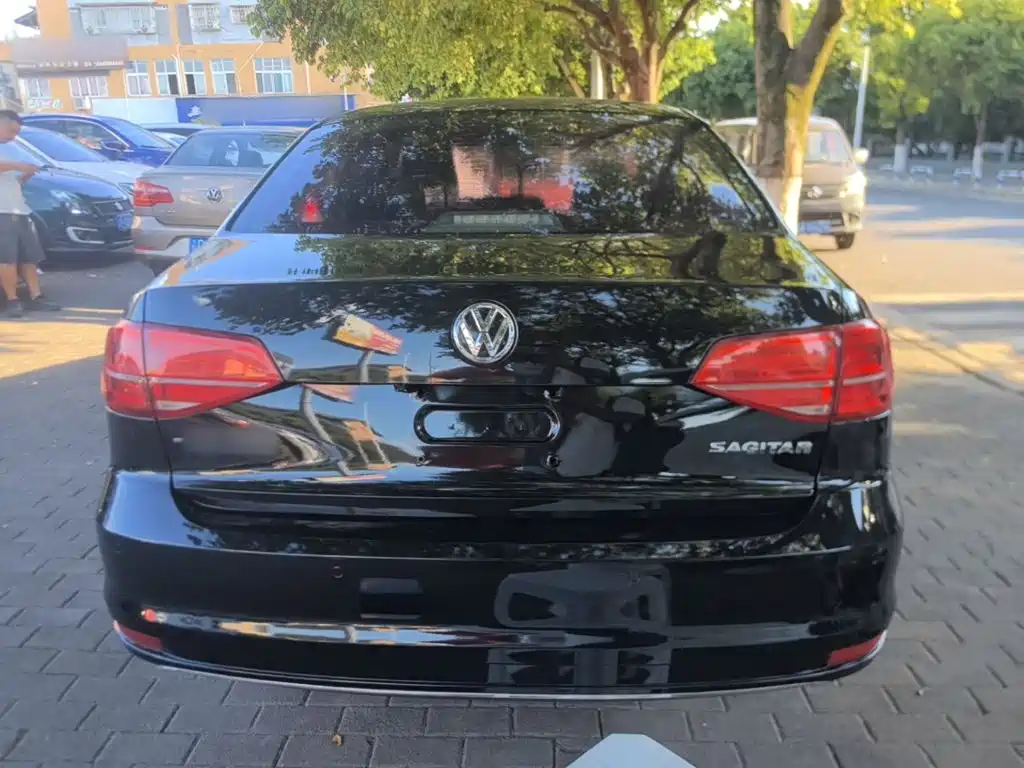 Photo 6 - Volkswagen Sagitar