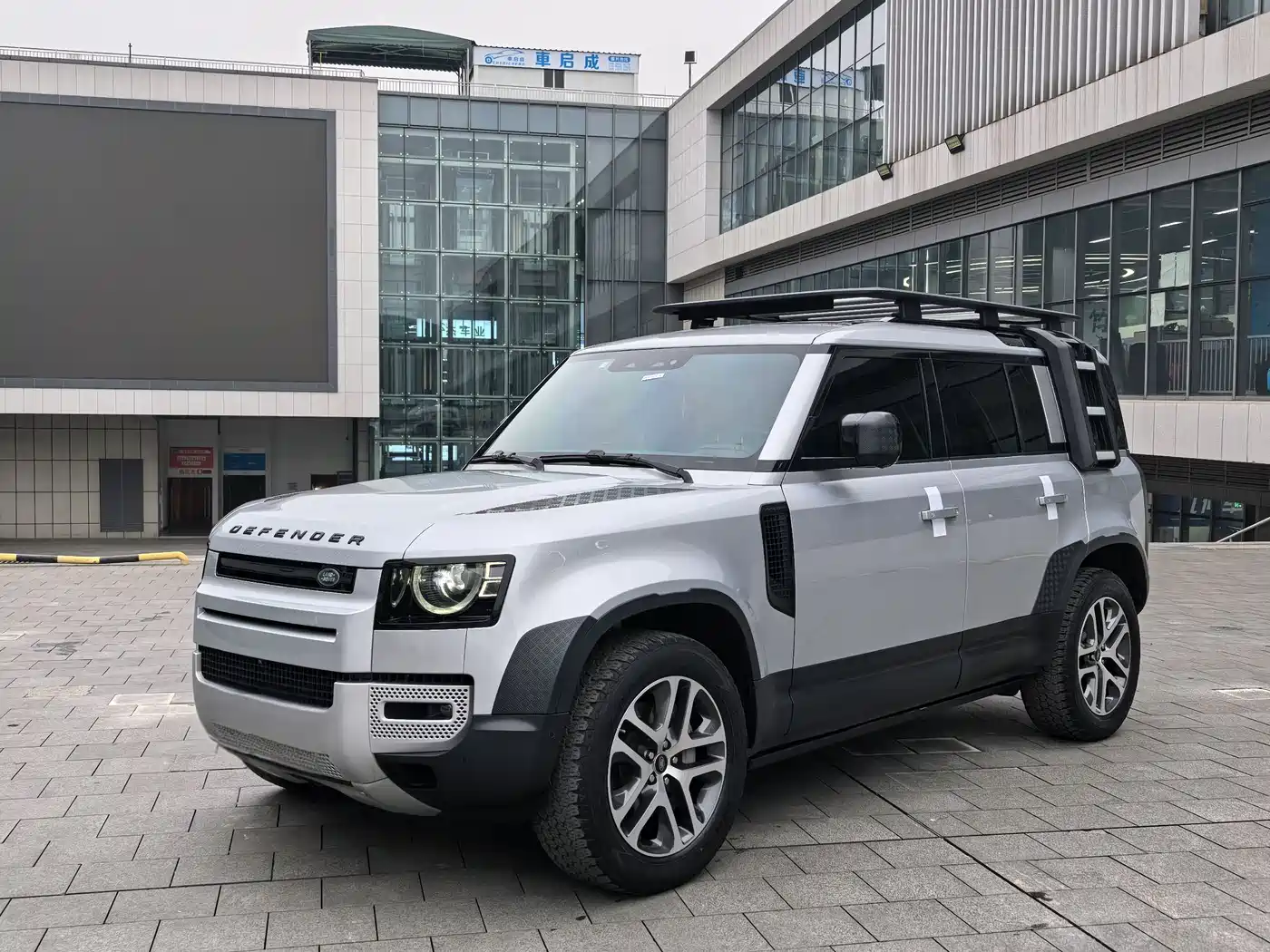 Land Rover Defender 2021 110 P400 Dark Special Edition