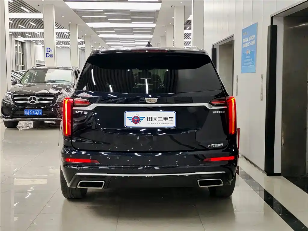CADILLAC XT6
