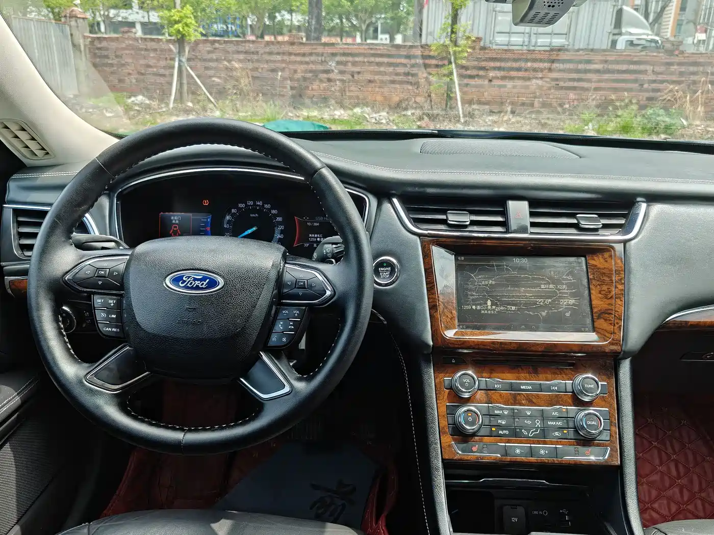 Фото 10 - Ford Taurus