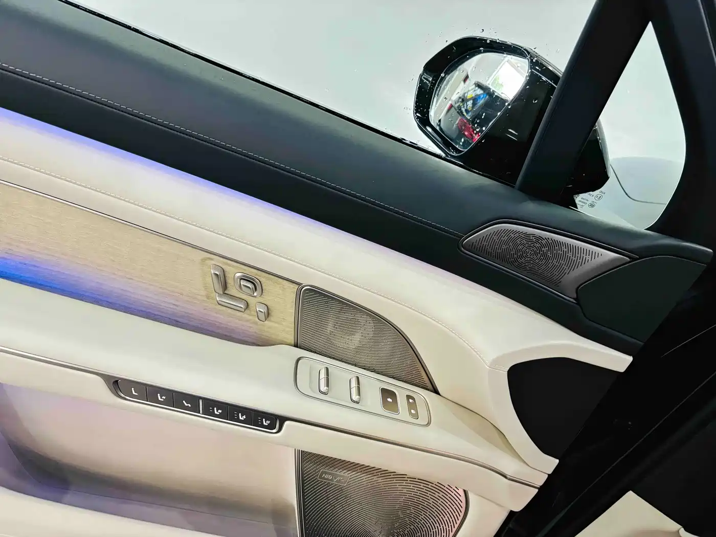 NIO ES8 2026 2025 Model 6-Seat Executive Luxury Edition