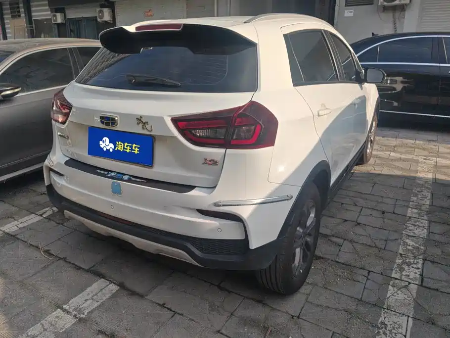 Фото 3 - Geely Vision X3