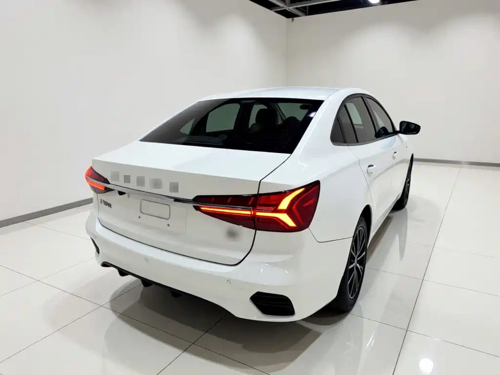 Фото 7 - Roewe i5