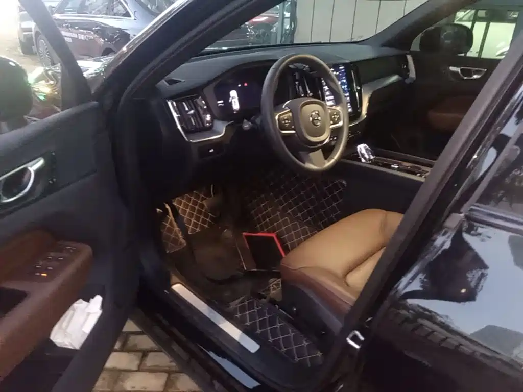 Volvo XC60 2025 2025 B5 AWD Smart Luxury Edition