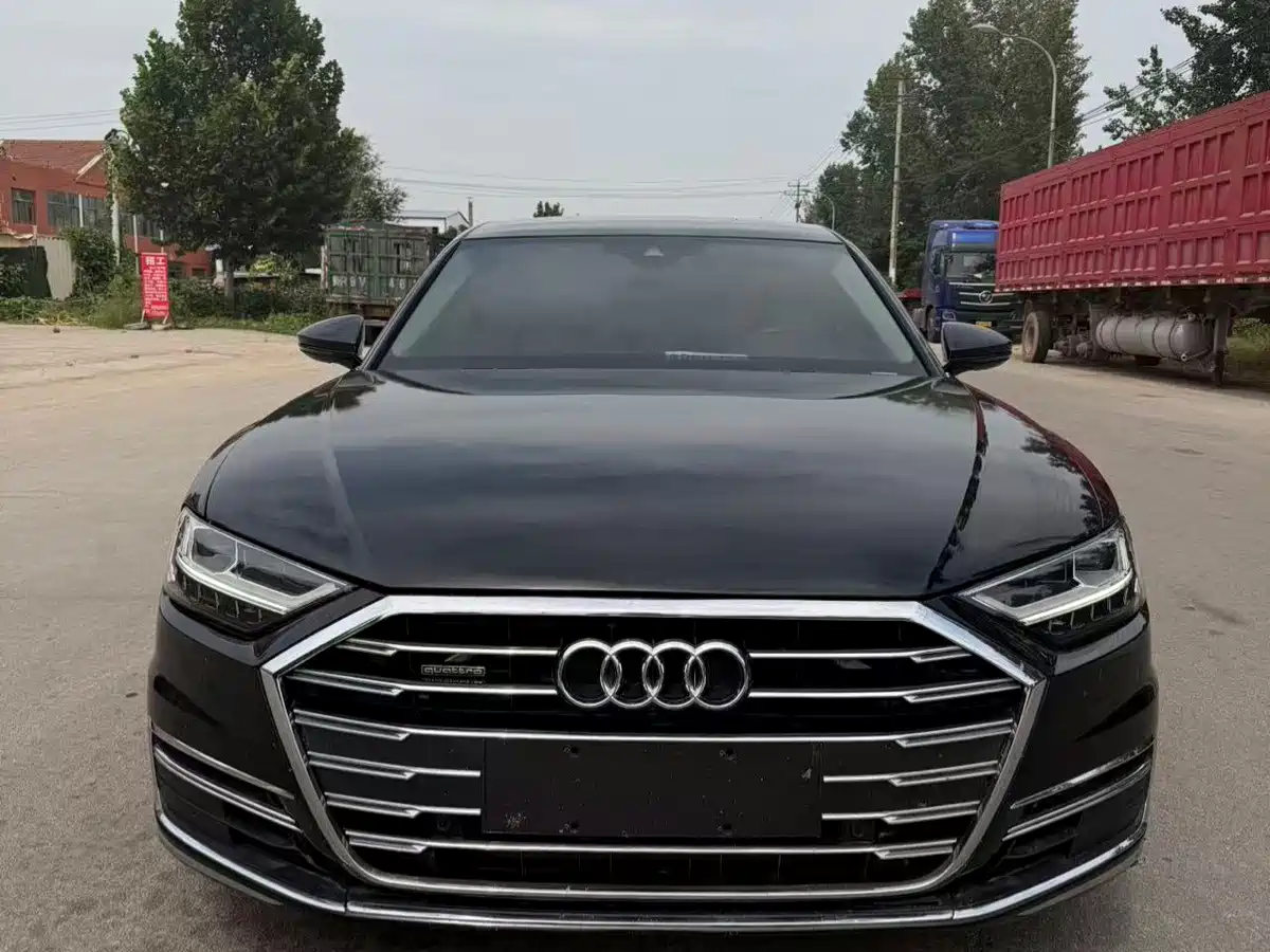 Фото 2 - Audi A8