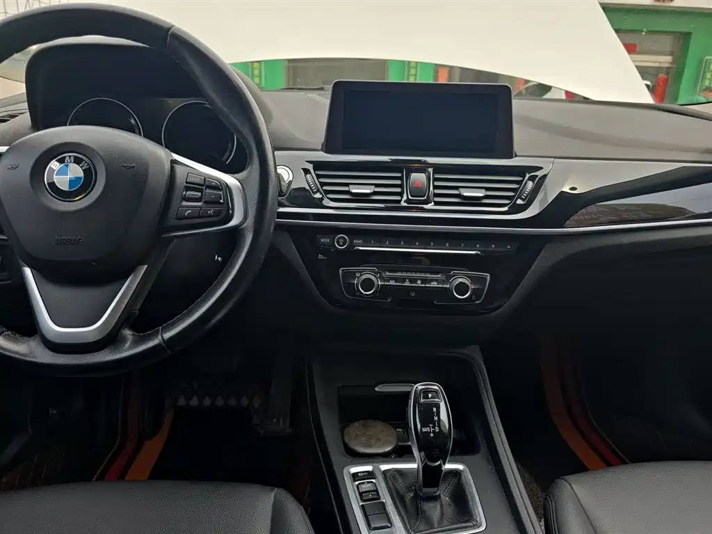 BMW 1 Series 2021 120i M Sport фото 10