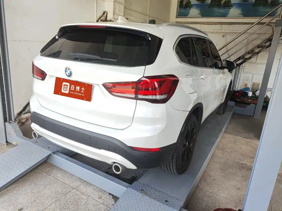 BMW X1 2022 sDrive20Li Fashion фото 4
