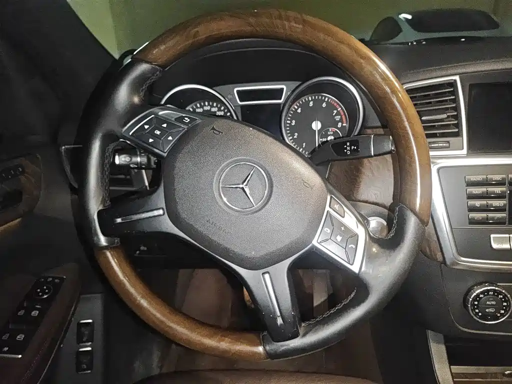 Mercedes-Benz GL-Class 2013 GL 500 4MATIC фото 3
