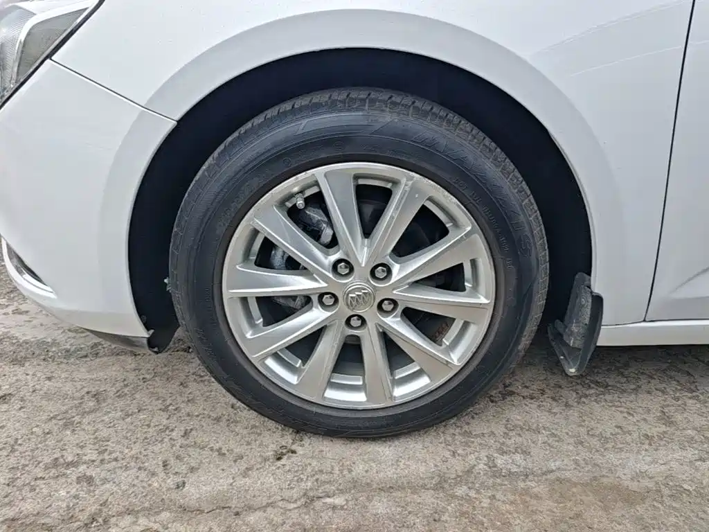 Photo 23 - Buick Verano