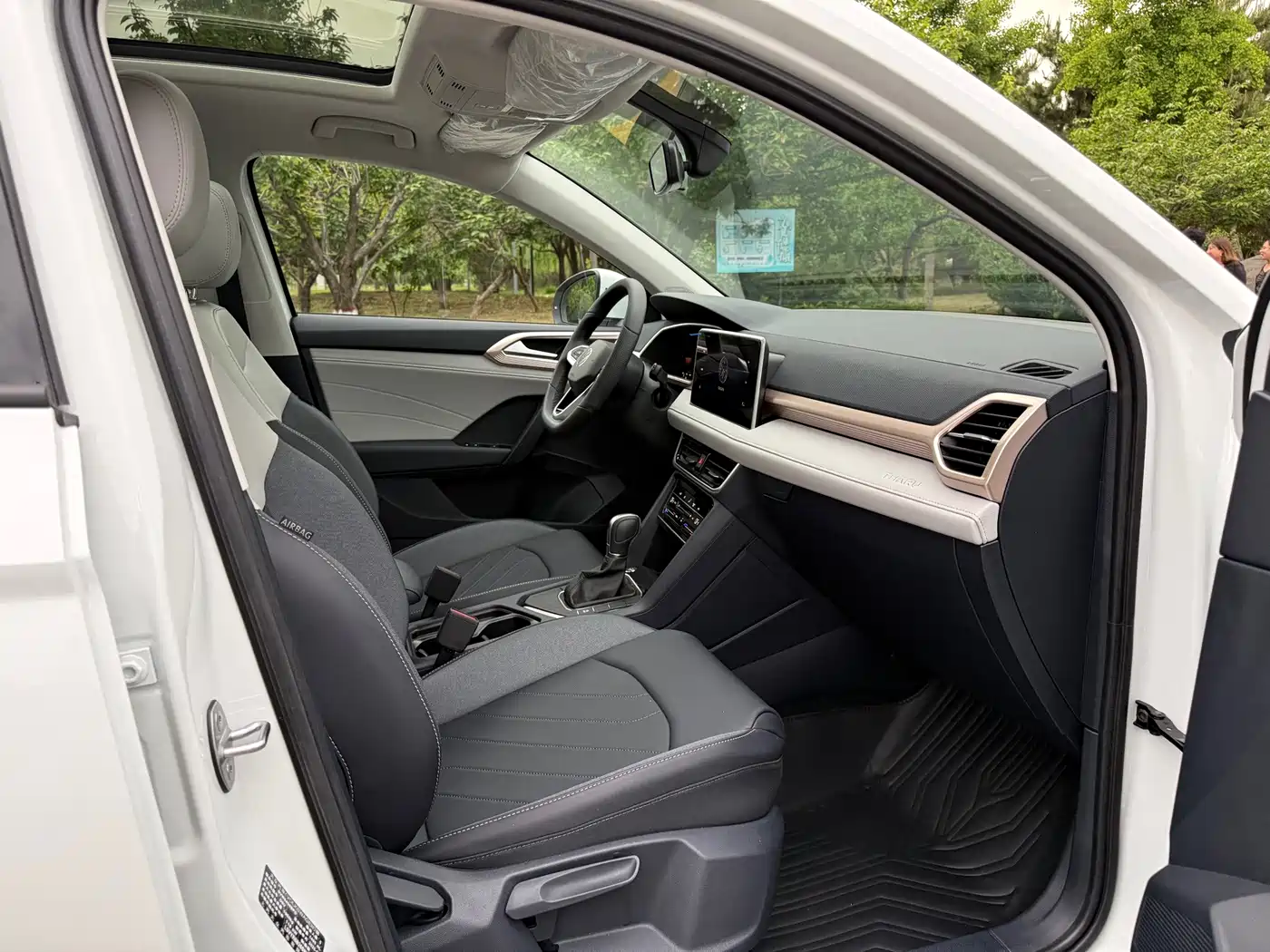 Volkswagen Tharu 2026 2025 Model 300TSI 2WD Bright Moon Edition