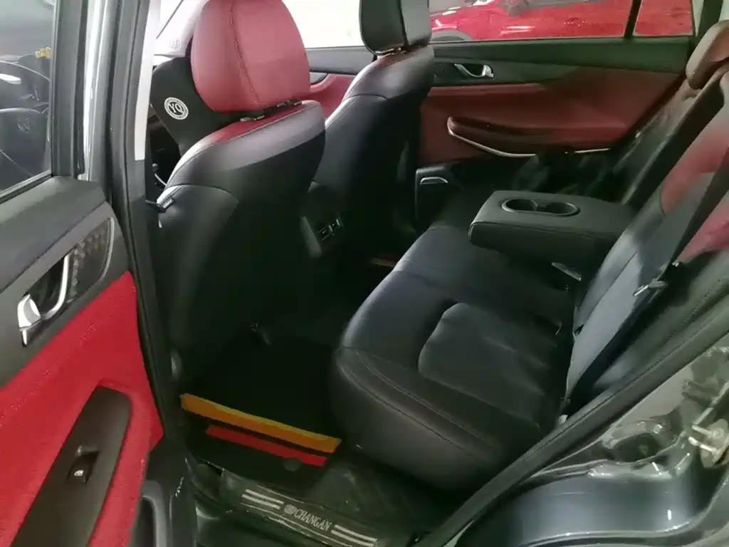 Photo 24 - Changan CS75