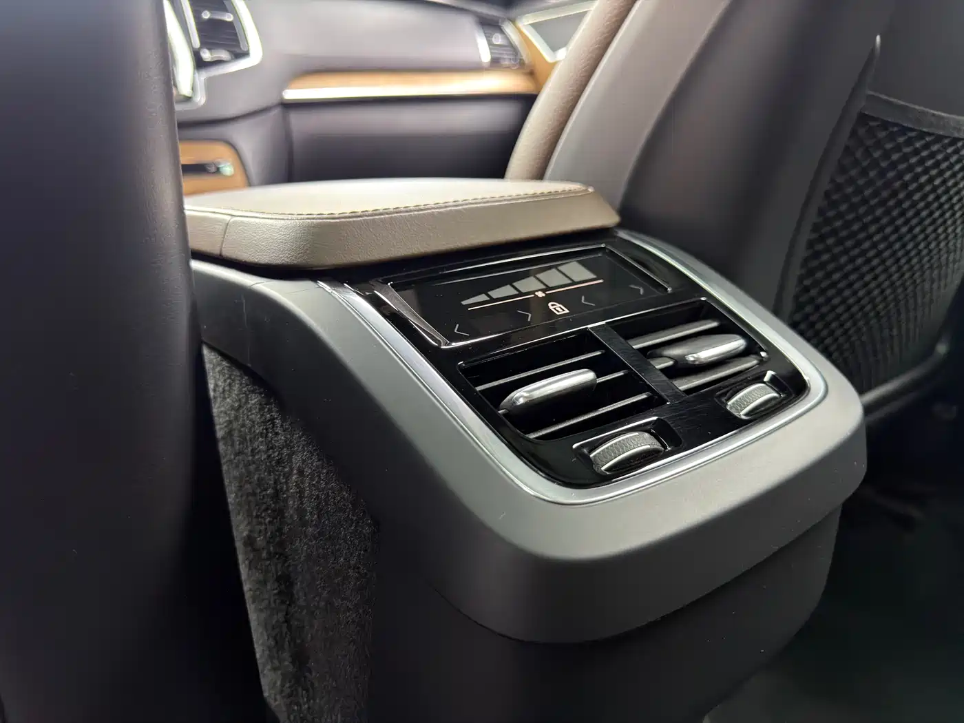 Volvo XC90 2024 2024 B6 Elegance Luxury 7-Seater