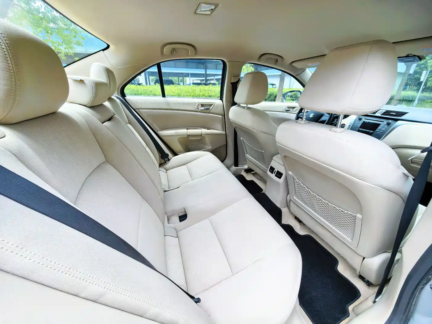 Suzuki Kizashi 2014 2011 2.4L 2WD Manual Standard Edition