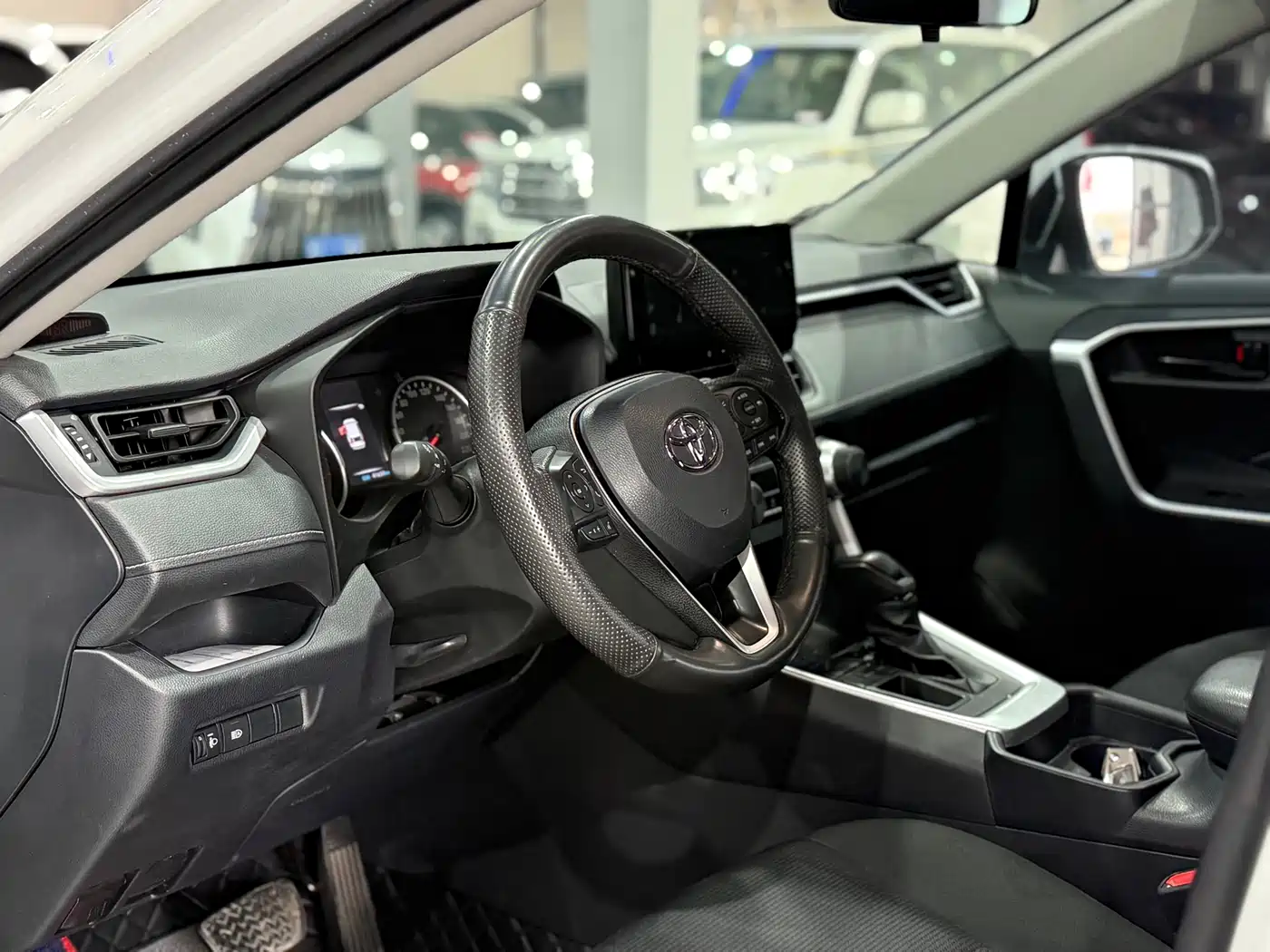 Toyota RAV4 Rongfang 2023 2.0L CVT 2WD Urban Edition фото 5