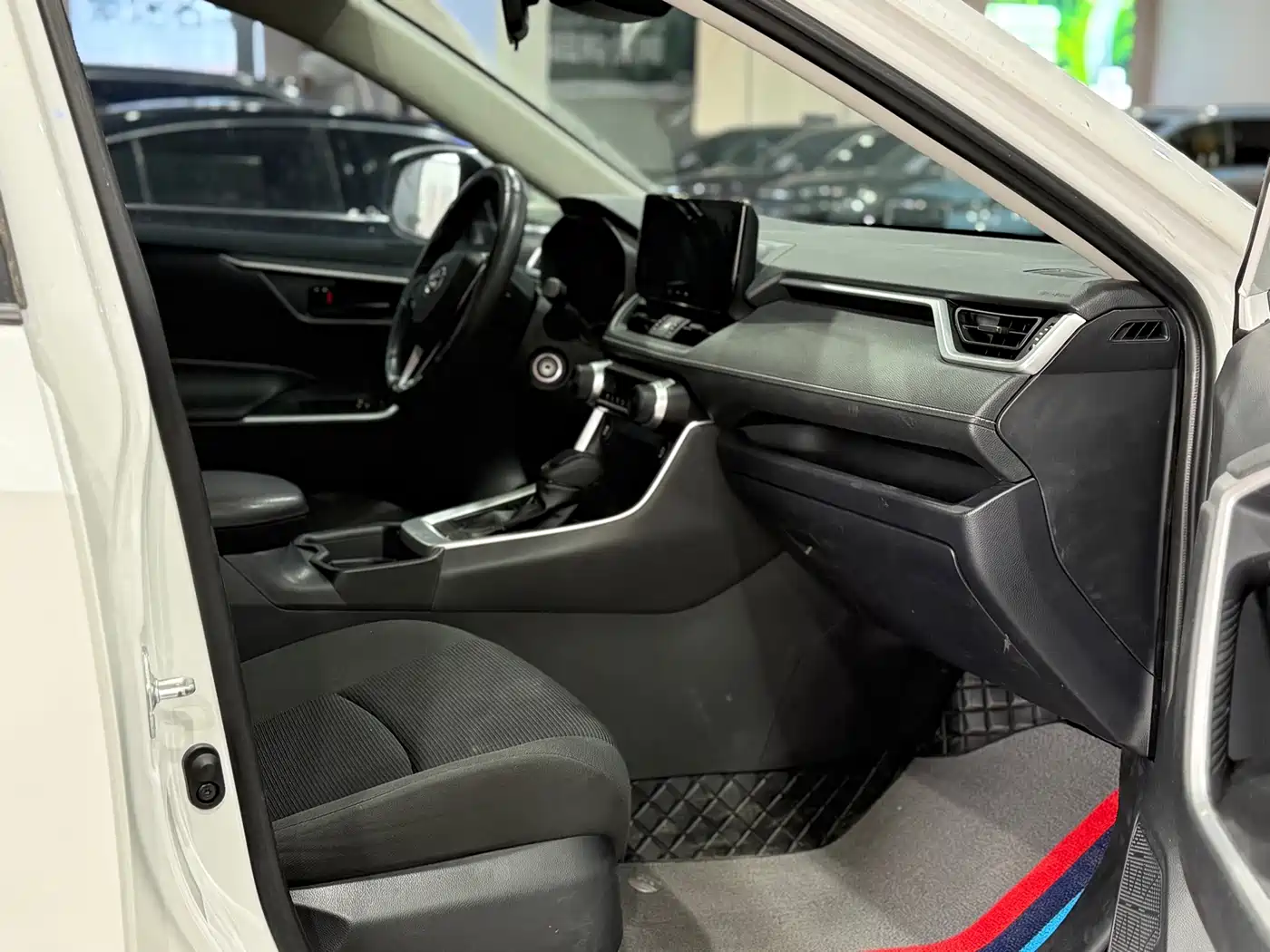 Toyota RAV4 Rongfang 2023 2.0L CVT 2WD Urban Edition фото 9