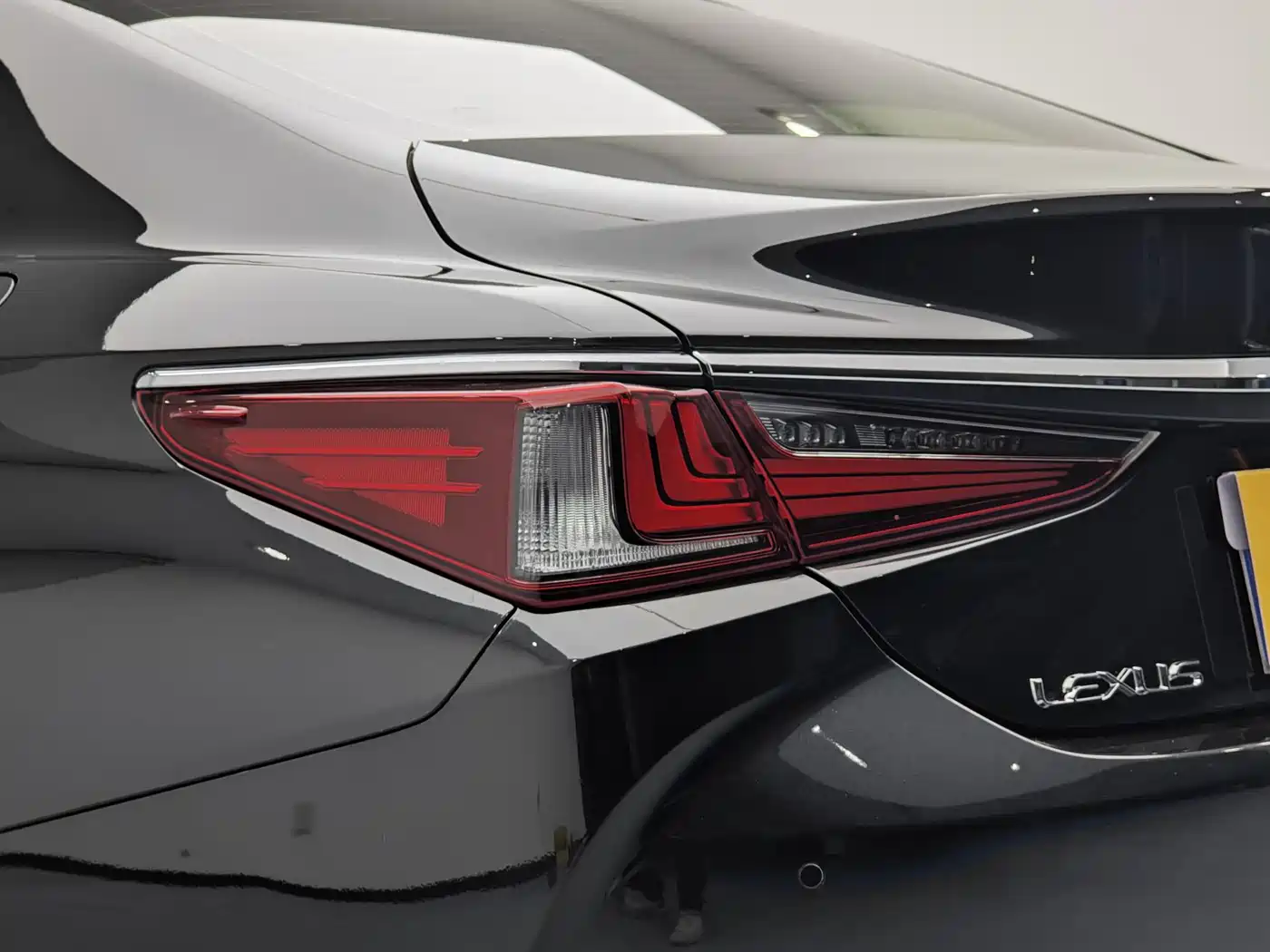 Lexus ES 2022 200 Excellence Edition фото 11