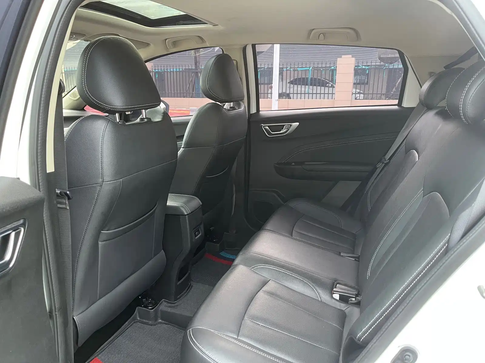 Фото 5 - Geely Vision X3