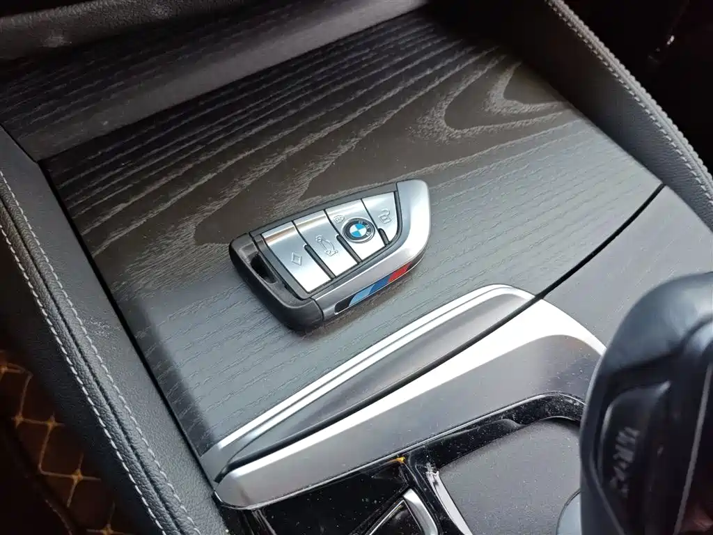 BMW 5 Series 2023 530Li Leading M Sport Package фото 9