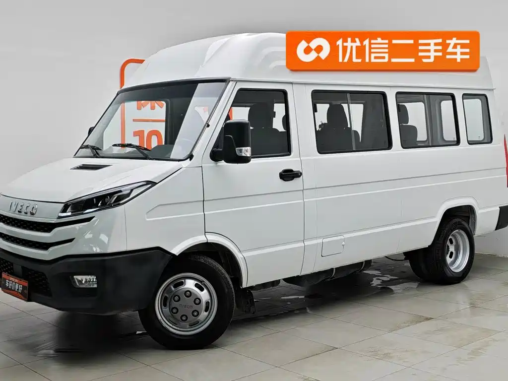 Iveco Daily 2023 2.5T A37M1 Long Wheelbase Medium Roof Dual Tire Manual Door 5-9 Seater