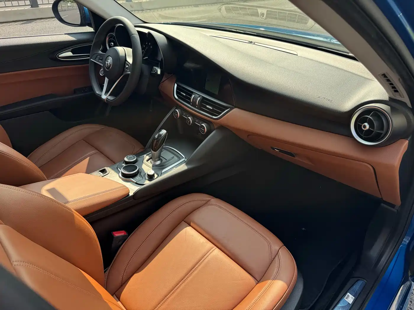Alfa Romeo Giulia 2019 2017 2.0T 200HP Luxury Edition