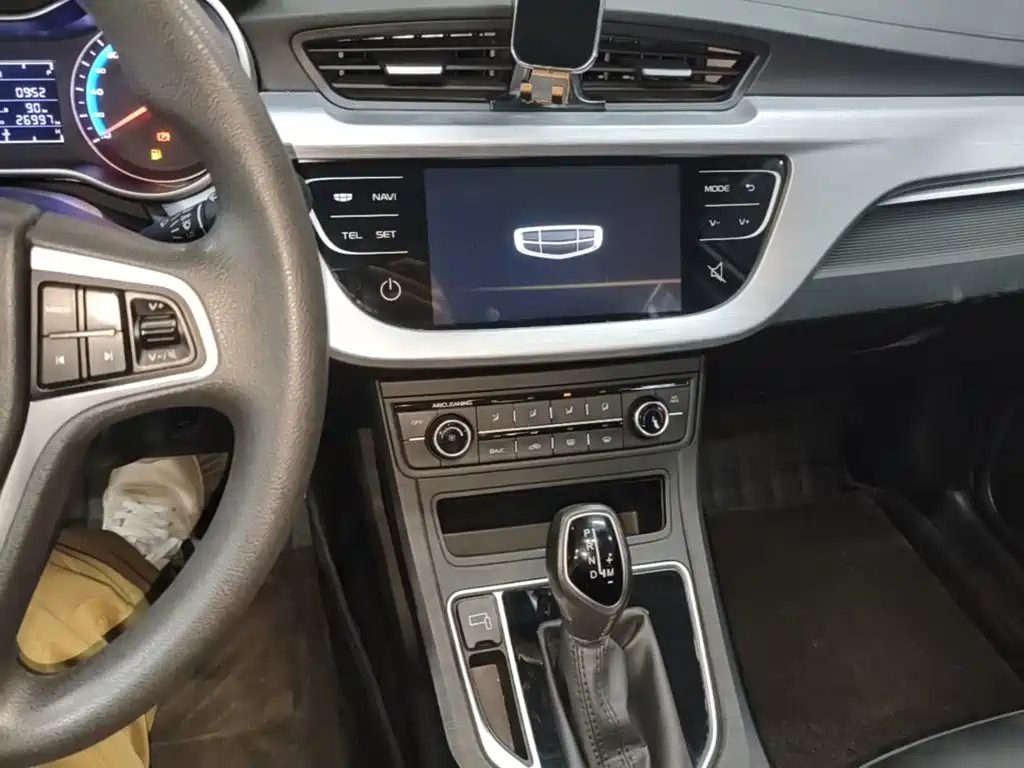 Фото 13 - Geely Vision