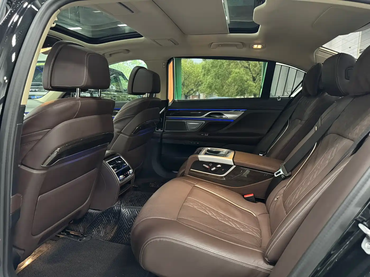 BMW 7-SERIES