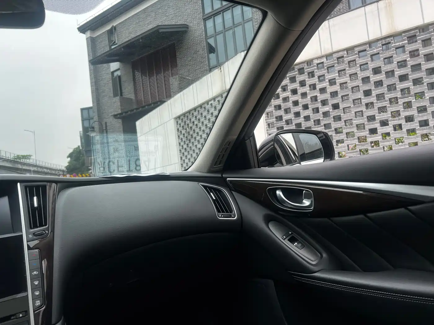 Фото 35 - Infiniti Q50L