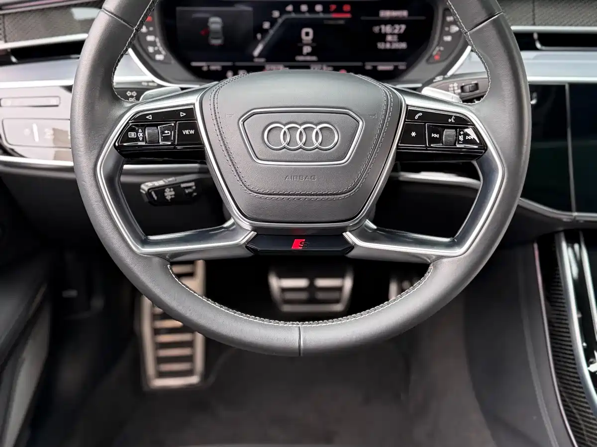 Photo 12 - Audi S8
