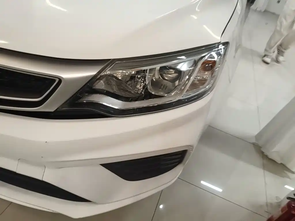 Фото 24 - Geely Vision