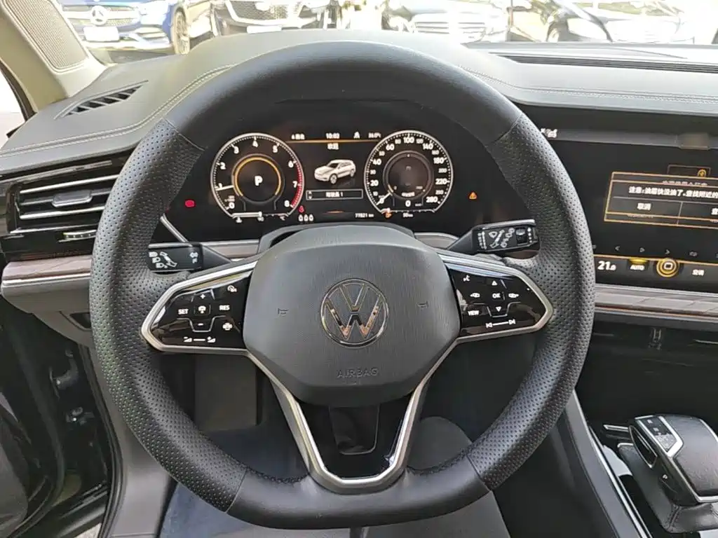 Volkswagen Touareg 2021 2021 3.0TSI R-Line Classic Sport Package