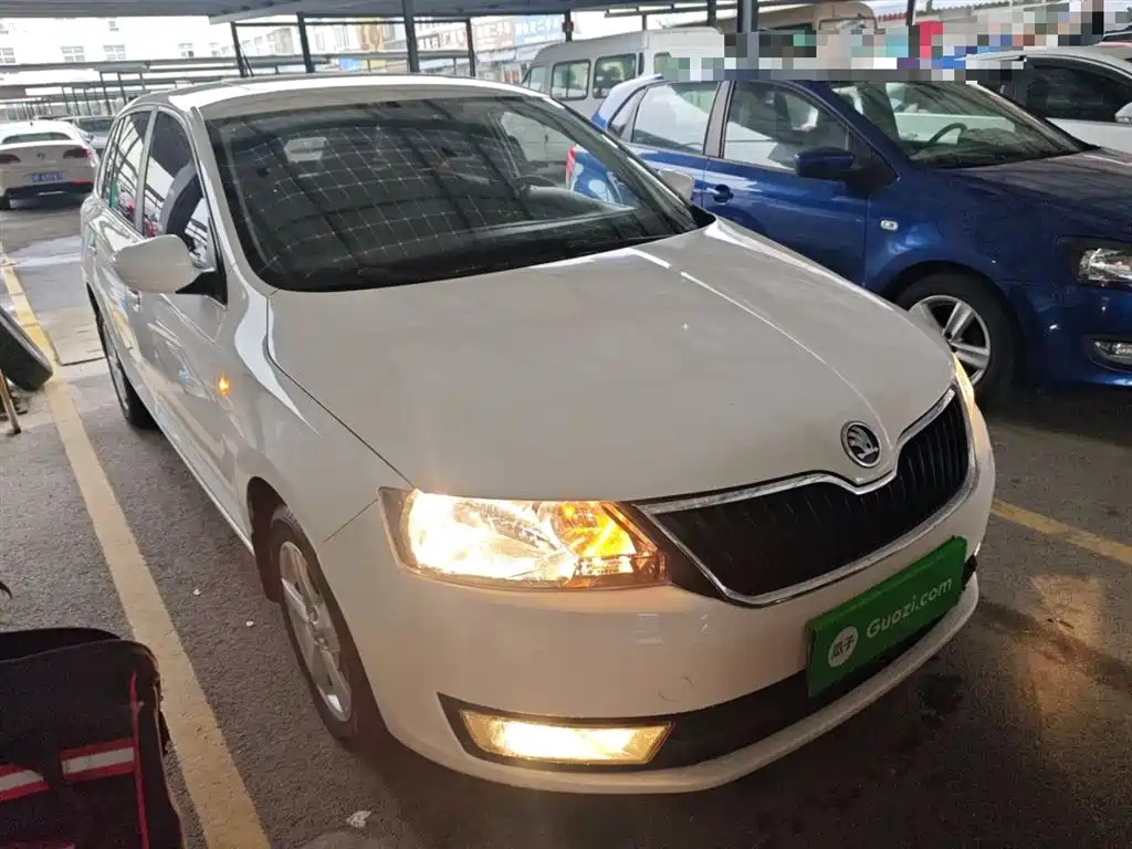 Škoda Skoda Rapid Spaceback 2016 Facelift 1.6L Automatic Innovation Edition фото 4