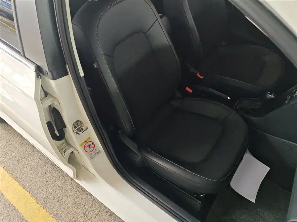 Škoda Skoda Rapid Spaceback 2016 Facelift 1.6L Automatic Innovation Edition фото 25