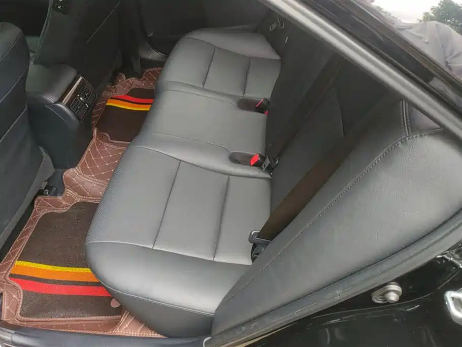 Toyota Camry 2015 2.0G Leading Edition фото 11