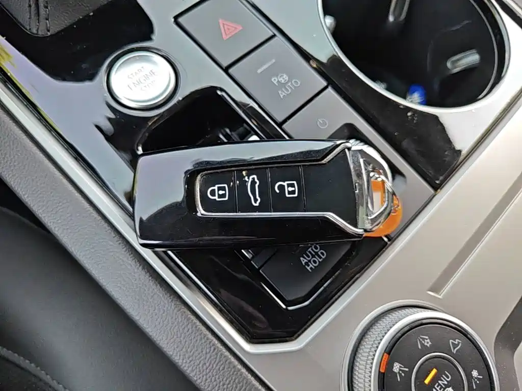 Фото 9 - Volkswagen Touareg