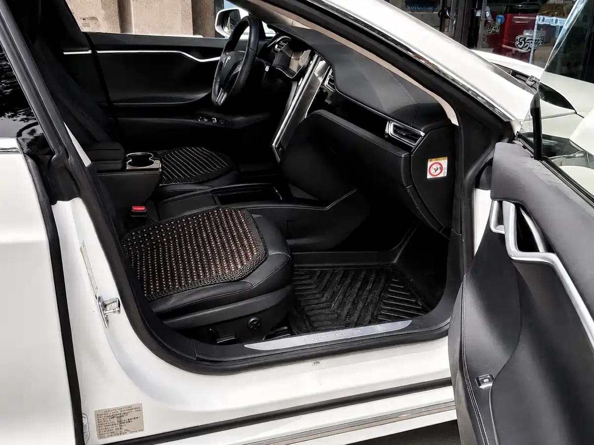 Photo 4 - Tesla Model S