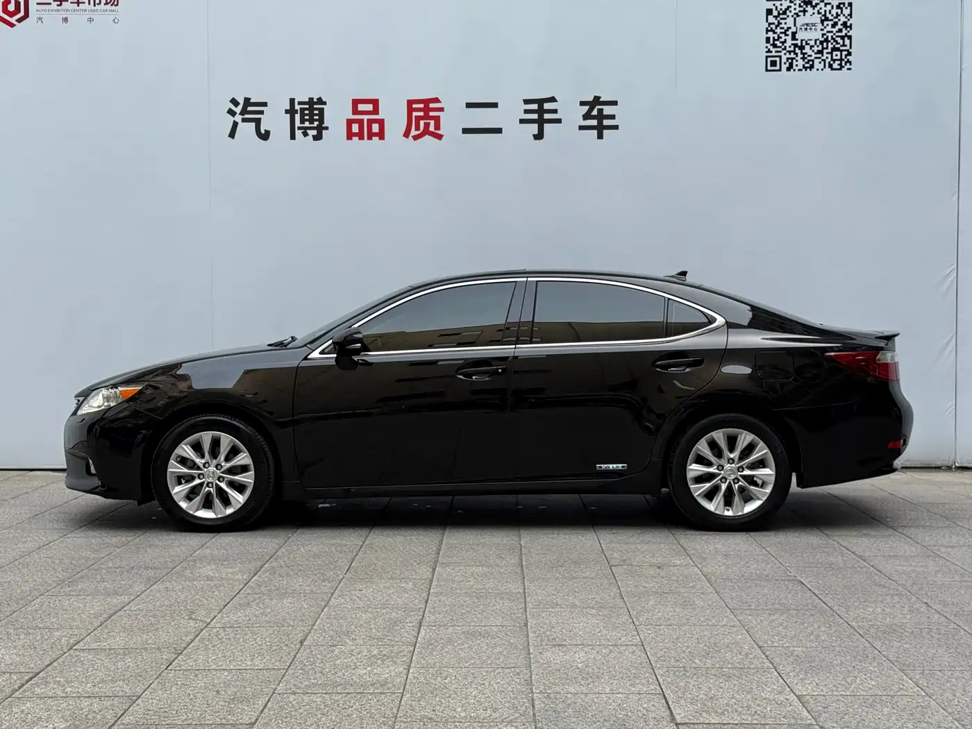 Lexus ES 2013 300h Luxury Edition фото 9