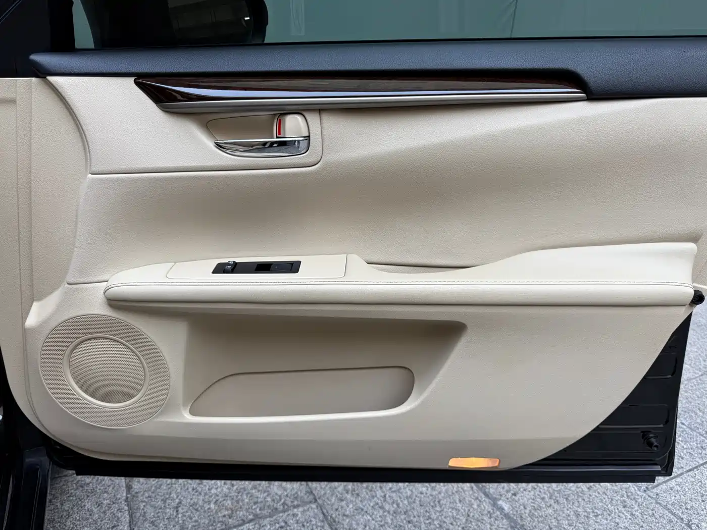 Lexus ES 2013 300h Luxury Edition фото 22