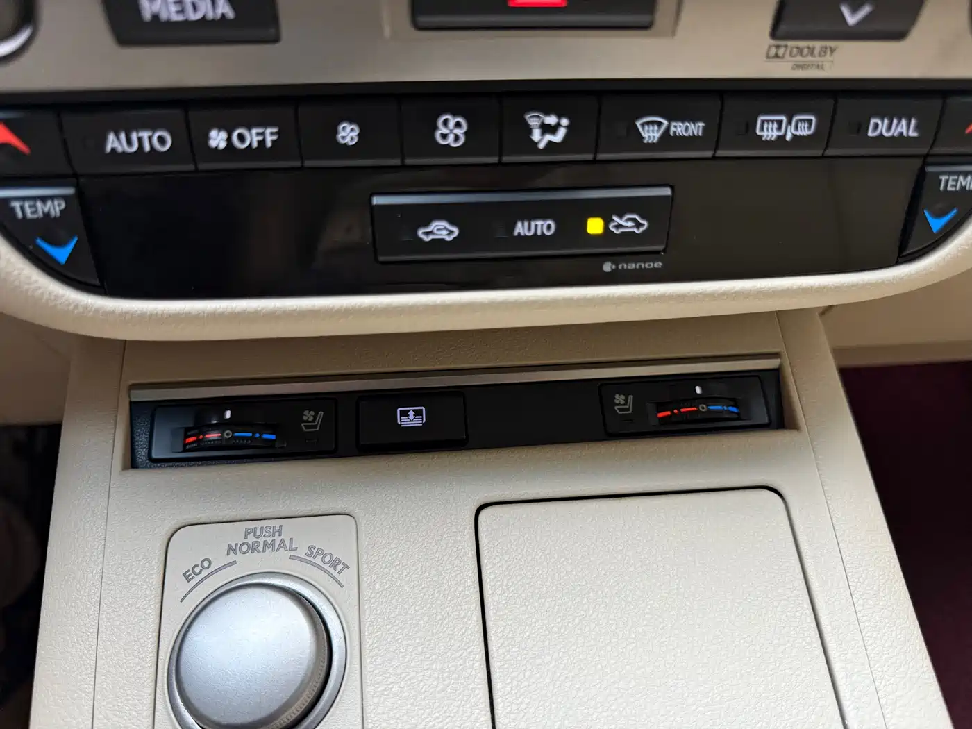 Lexus ES 2013 300h Luxury Edition фото 17