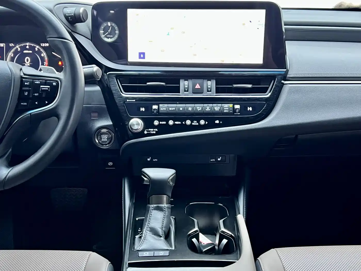 Lexus ES 2023 200 Excellence Edition фото 14