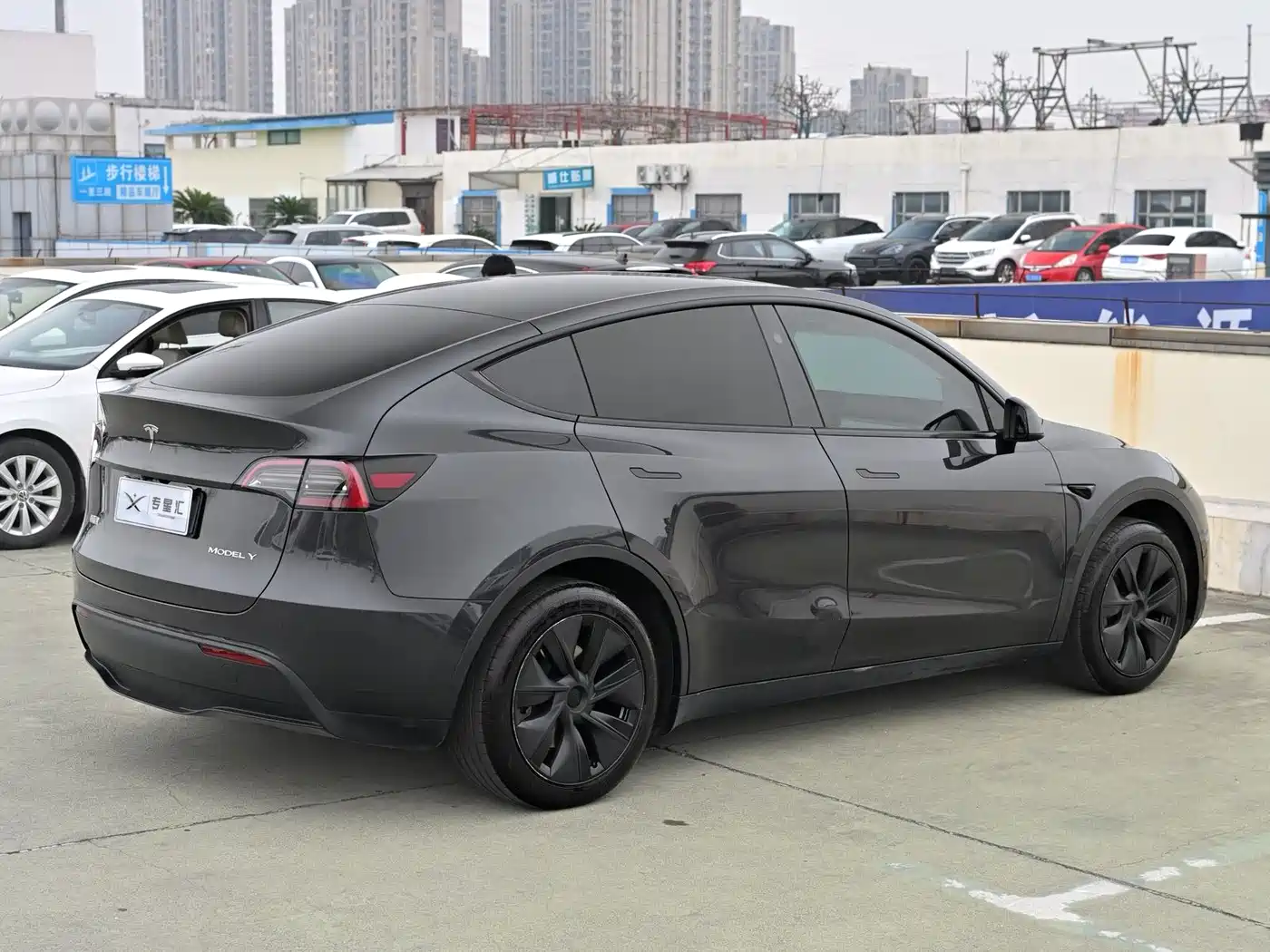 TESLA MODEL Y