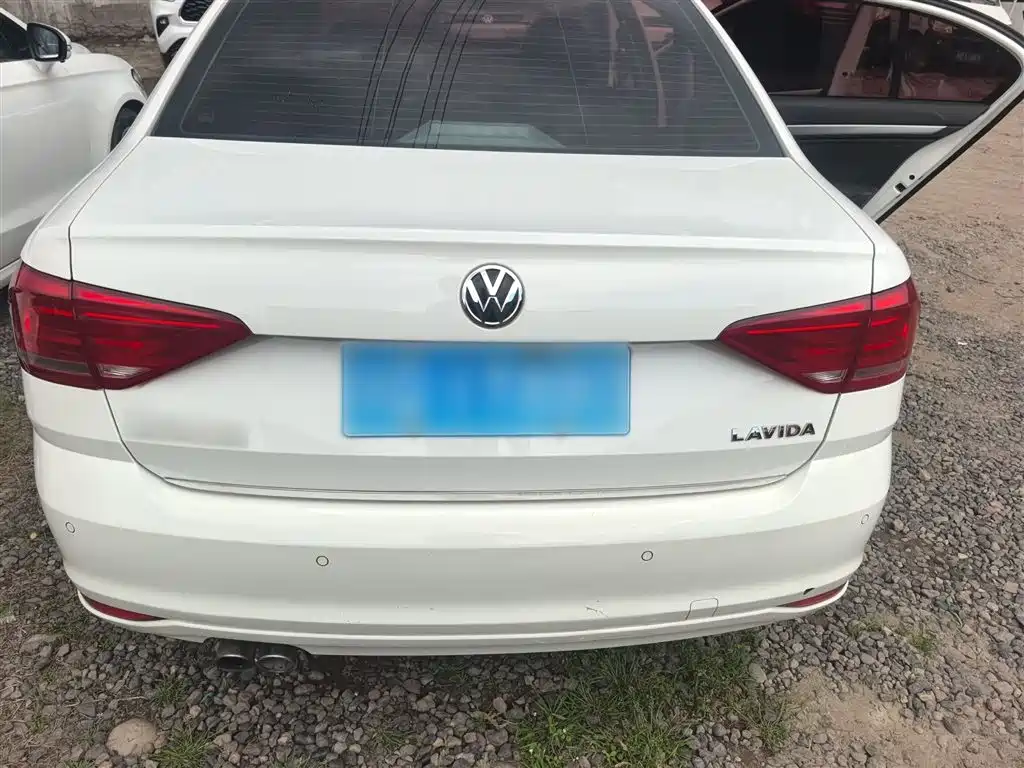 Volkswagen Lavida 2017 1.6L Automatic Trend Edition фото 4