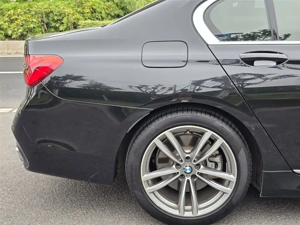 BMW 7 Series 2018 730Li Leading Type M Sport Package фото 24