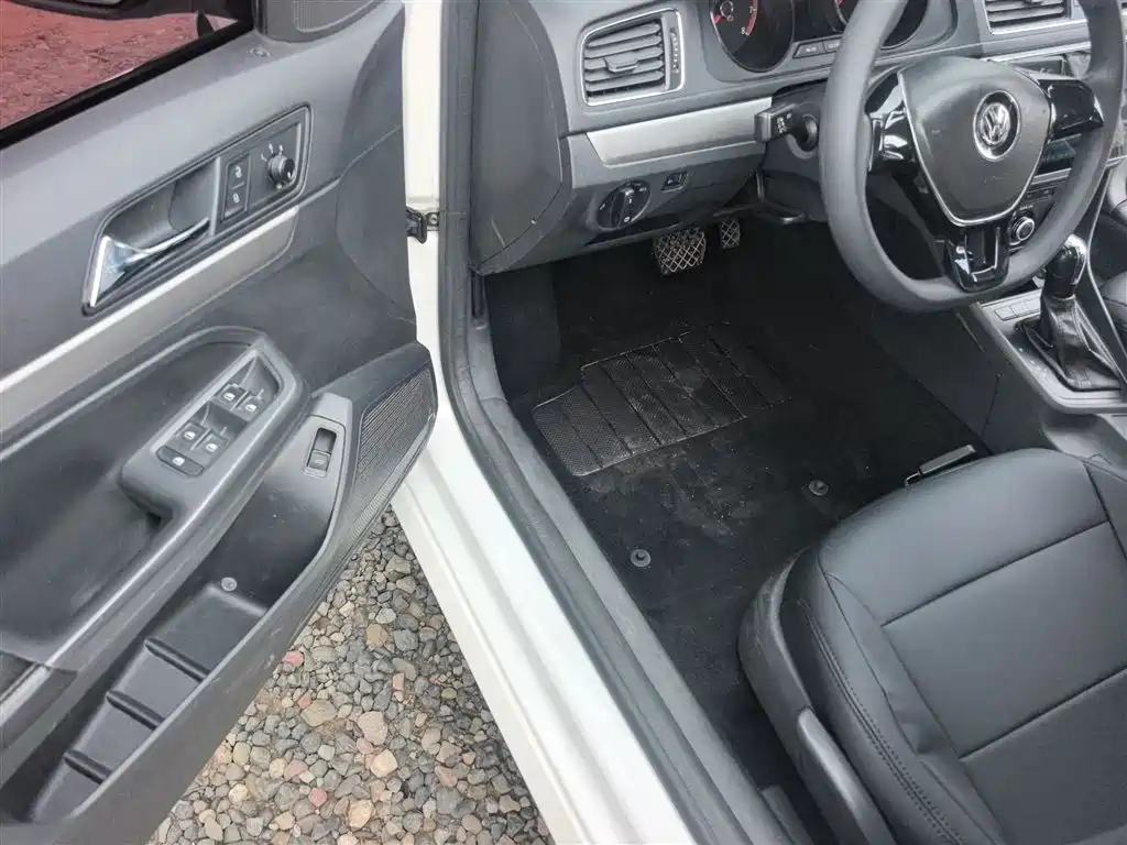Volkswagen Lavida 2017 1.6L Automatic Trend Edition фото 12