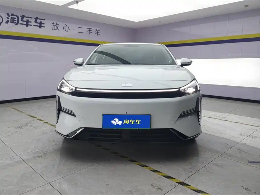 Geely Galaxy Galaxy L6 2025 EM-i 140km Voyage Edition фото 2
