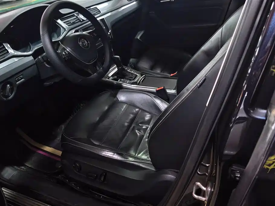 Volkswagen Passat 2016 330TSI DSG Executive Edition фото 9